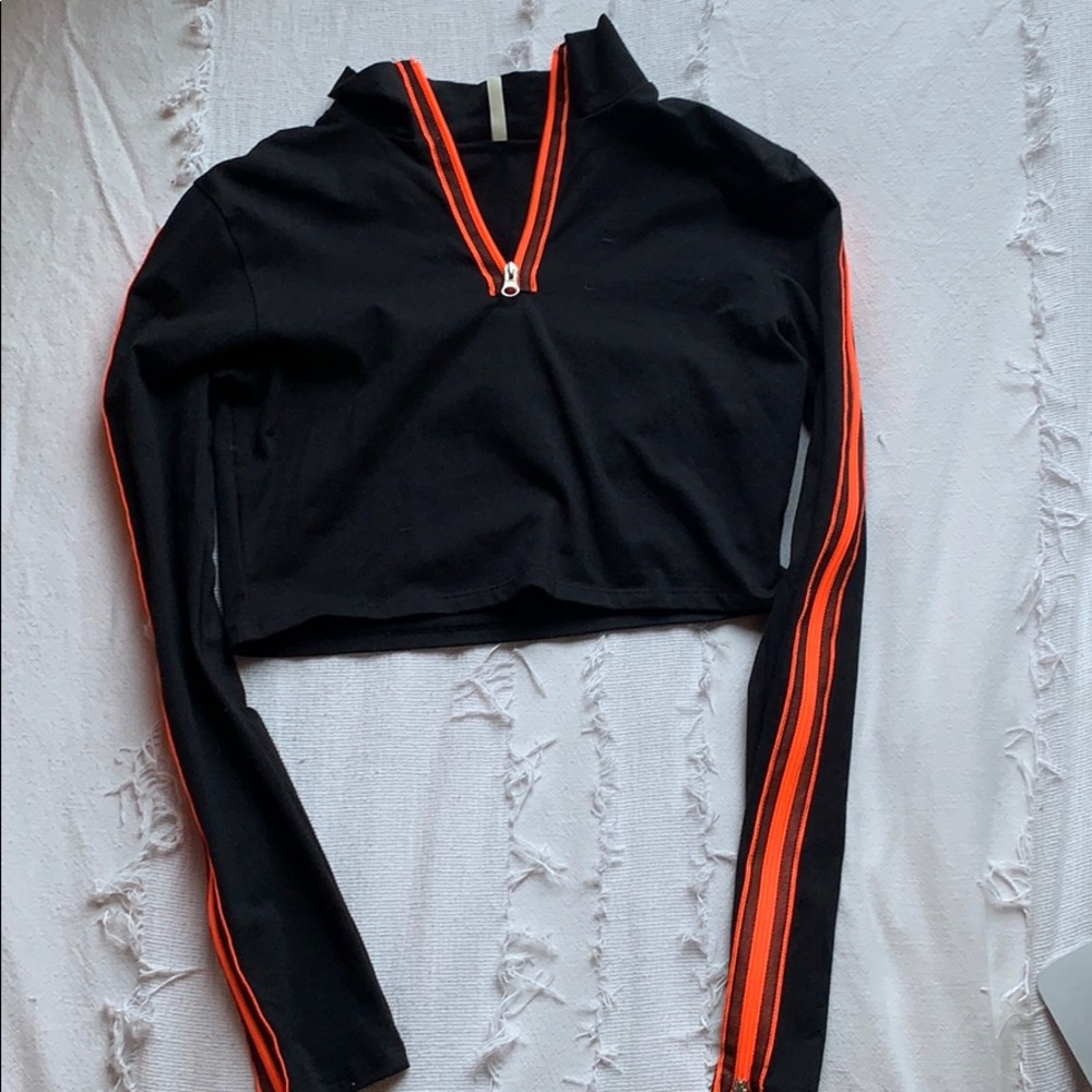 NEVER WORN LF Cropped Long Sleeve Top